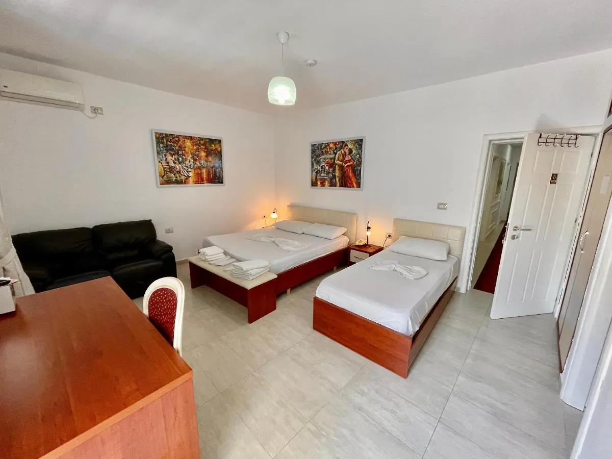 Vila Ada Hotel 티라나