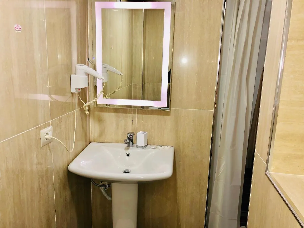 ***  Vila Ada Hotel Tirana Albânia