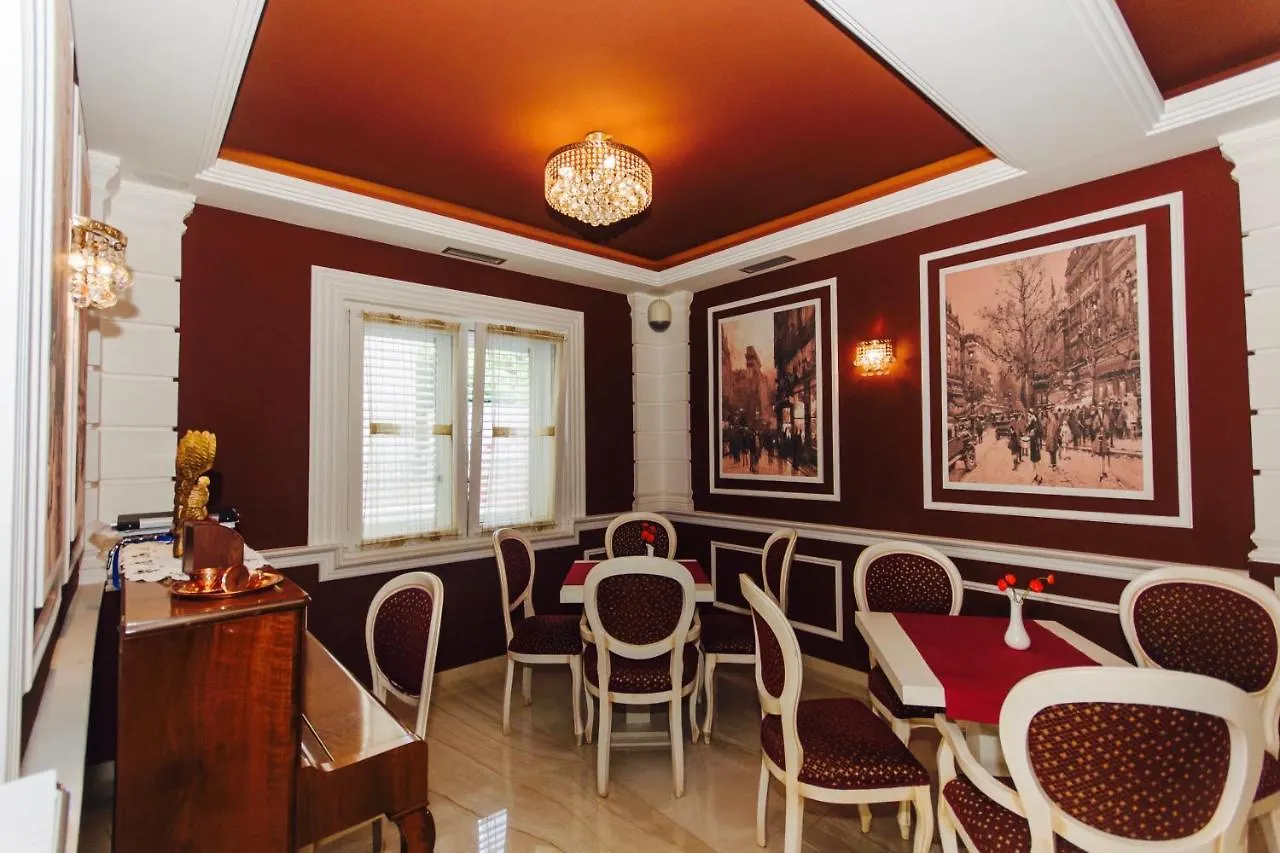 Vila Ada Hotel 티라나 3*,
