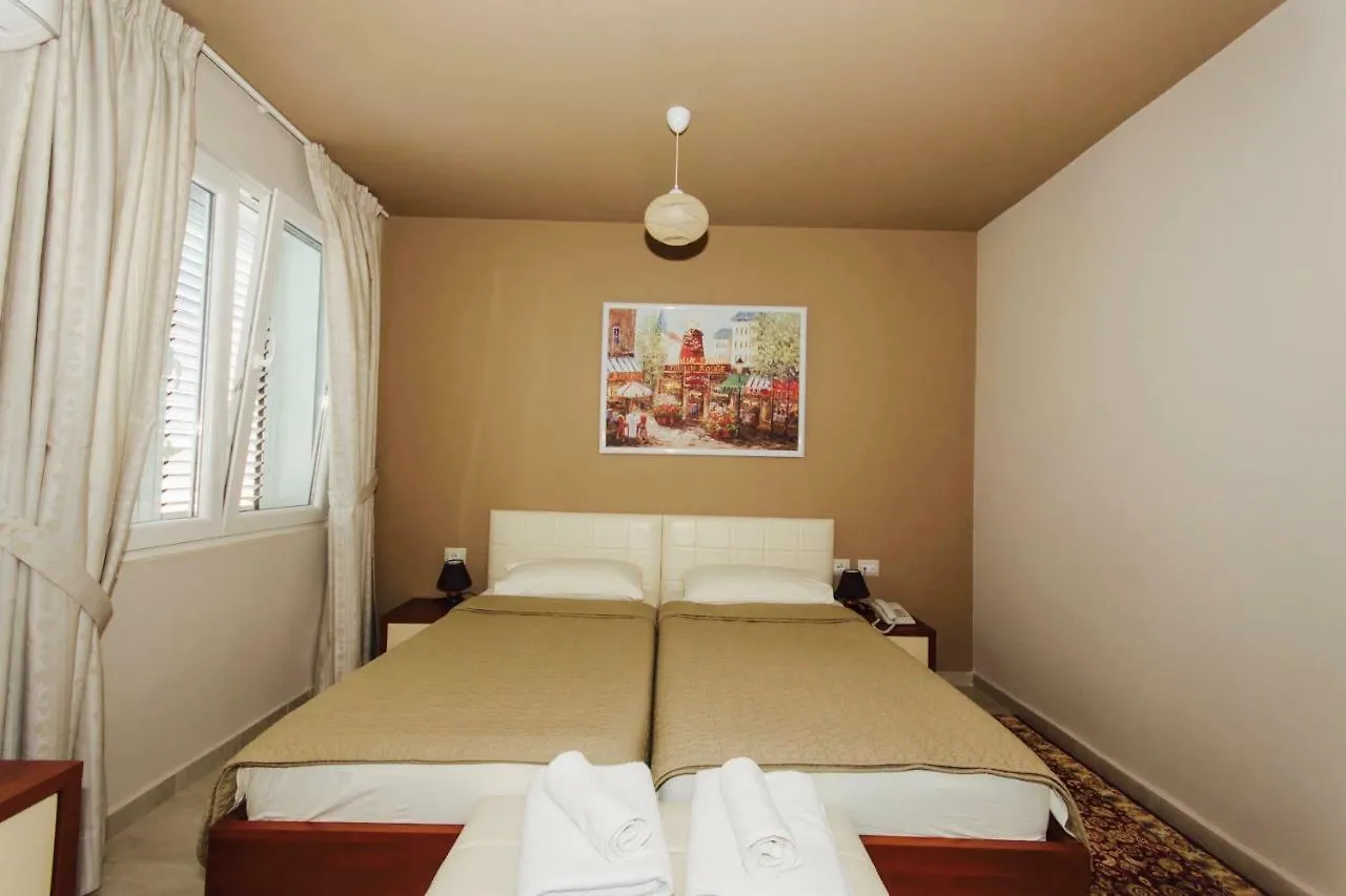 ***  Vila Ada Hotel Tirana Albanie